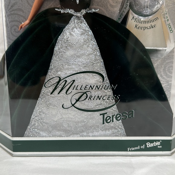 Millennium Princess Teresa barbie doll - Picture 4 of 12